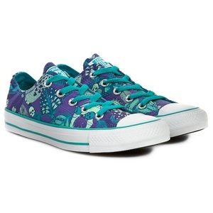 Converse Women's Purple/Blue Skull Pattern Shoes Size 7.5